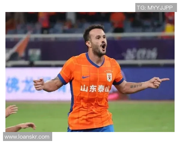 瓦科帽子戏法助力山东泰山勇夺胜利展现球队强大实力与团结精神